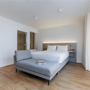 Deluxe Studio